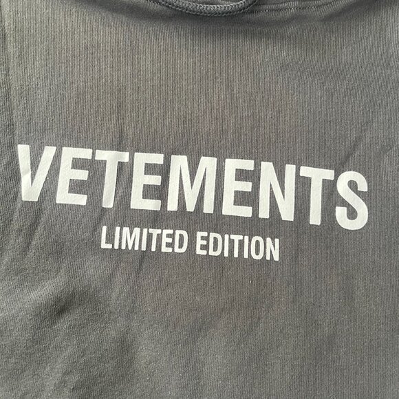 Vetements Dark Grey Letter Print Hooded Sweatshirt - Picture 4 of 7